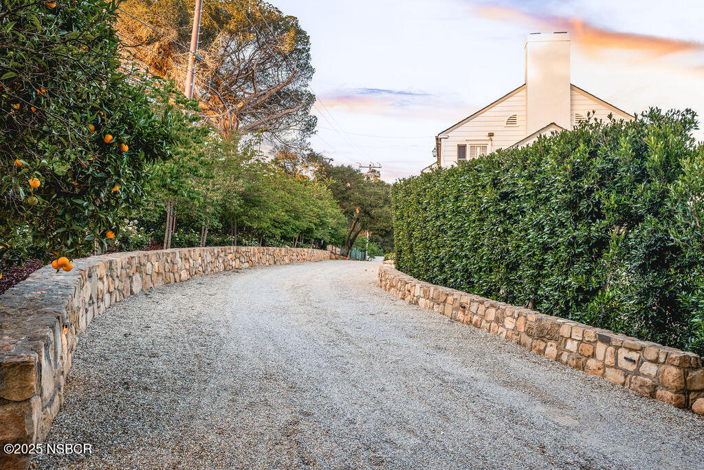 Santa Barbara, California 93105, United States, 5 Bedrooms Bedrooms, ,4 BathroomsBathrooms,Residential,Active,153749