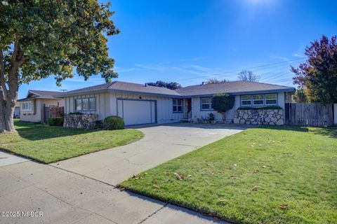 Photo of 602 E Bunny Avenue, Santa Maria, CA 93454 (MLS # 25002397)