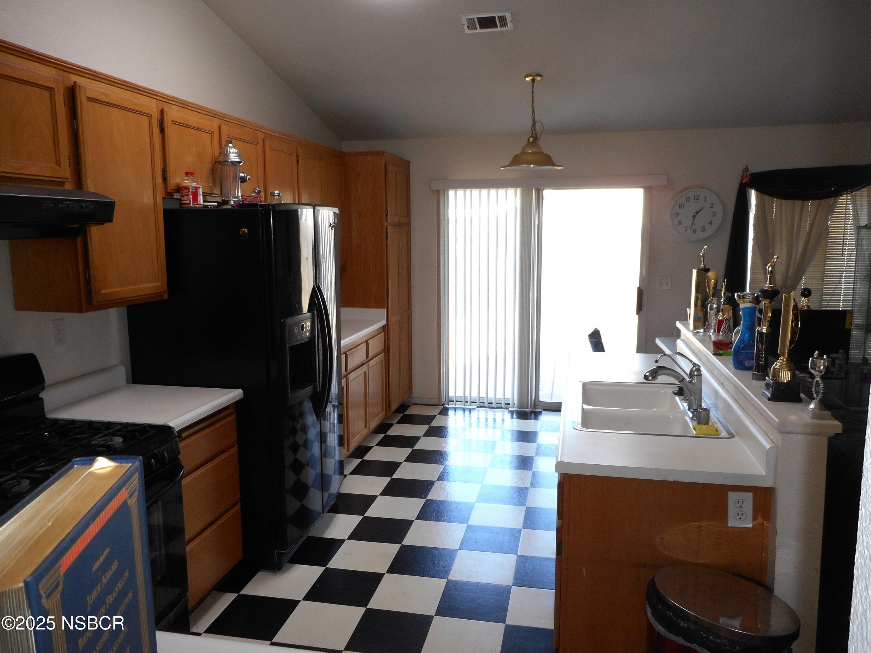 Santa Maria, California 93458, United States, 4 Bedrooms Bedrooms, ,2 BathroomsBathrooms,Residential,Pending,16743