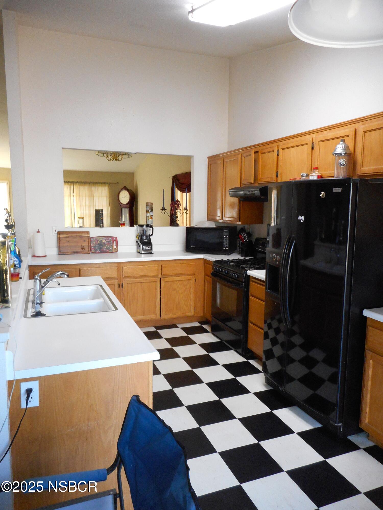 Santa Maria, California 93458, United States, 4 Bedrooms Bedrooms, ,2 BathroomsBathrooms,Residential,Pending,16743