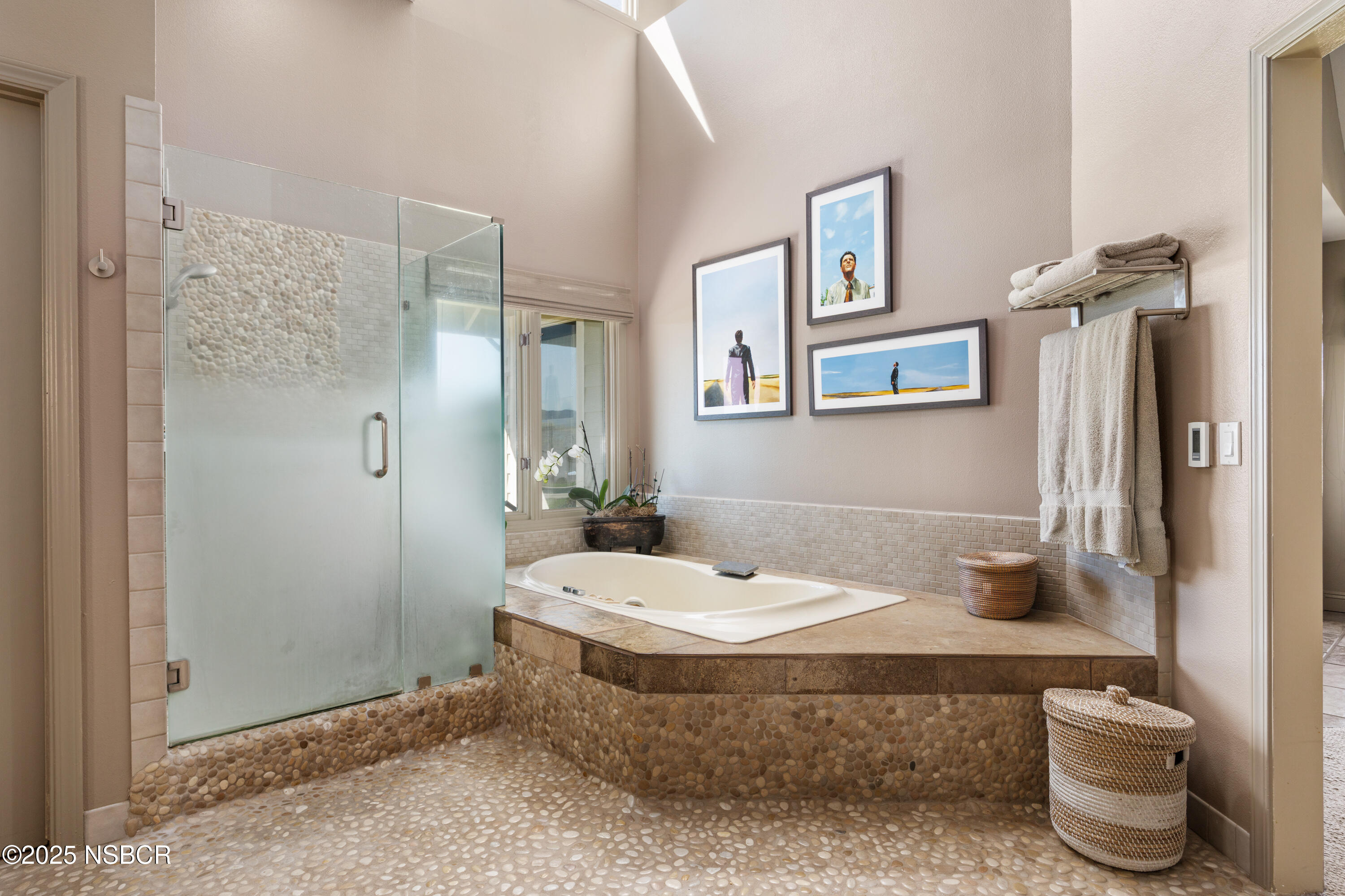 Santa Ynez, California 93460, United States, 4 Bedrooms Bedrooms, ,3 BathroomsBathrooms,Residential,Pending,121507