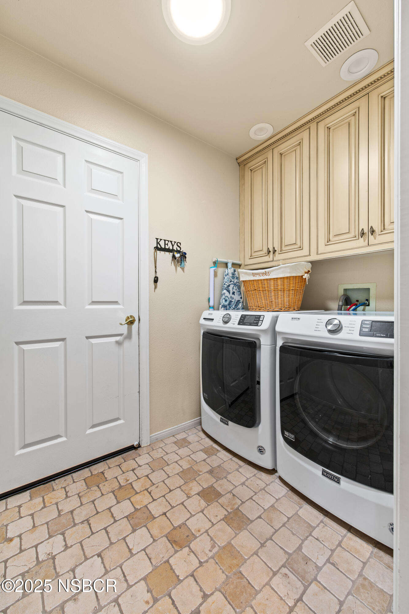 Solvang, California 93463, United States, 3 Bedrooms Bedrooms, ,2 BathroomsBathrooms,Residential,Active,164040