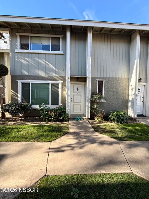 Photo of 421 E Park Avenue #3, Santa Maria, CA 93454 (MLS # 26000105)