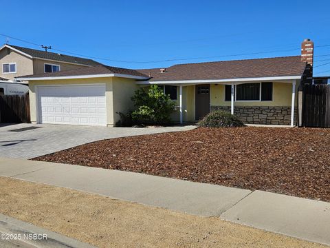 Photo of 863 Dahlia Place, Santa Maria, CA 93455 (MLS # 25002140)