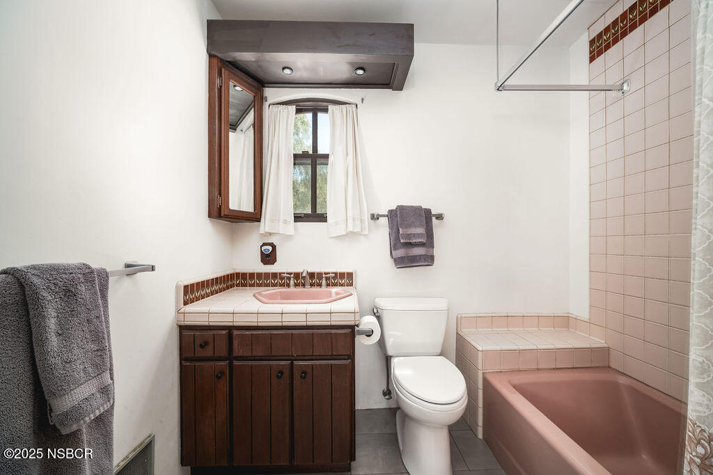 Santa Ynez, California 93460, United States, 4 Bedrooms Bedrooms, ,6 BathroomsBathrooms,Residential,Active,204391