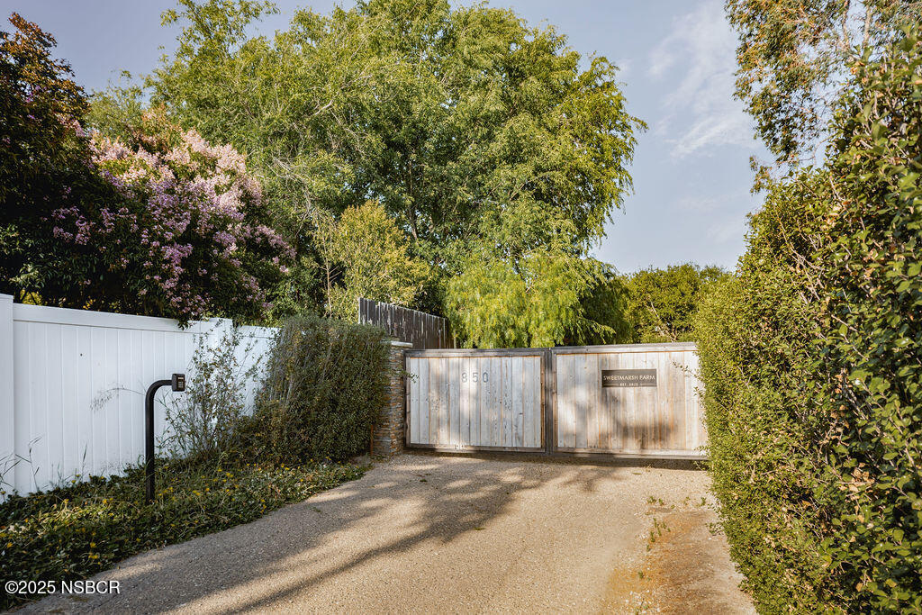 Santa Ynez, California 93460, United States, 4 Bedrooms Bedrooms, ,4 BathroomsBathrooms,Residential,Active,162939