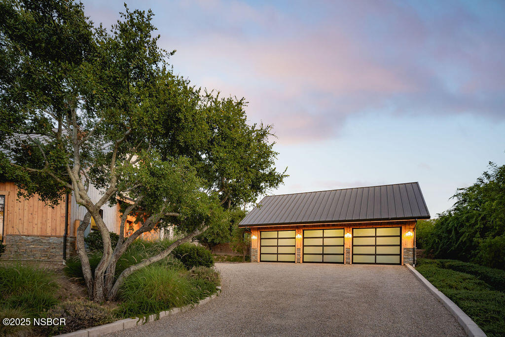 Santa Ynez, California 93460, United States, 4 Bedrooms Bedrooms, ,4 BathroomsBathrooms,Residential,Active,162939