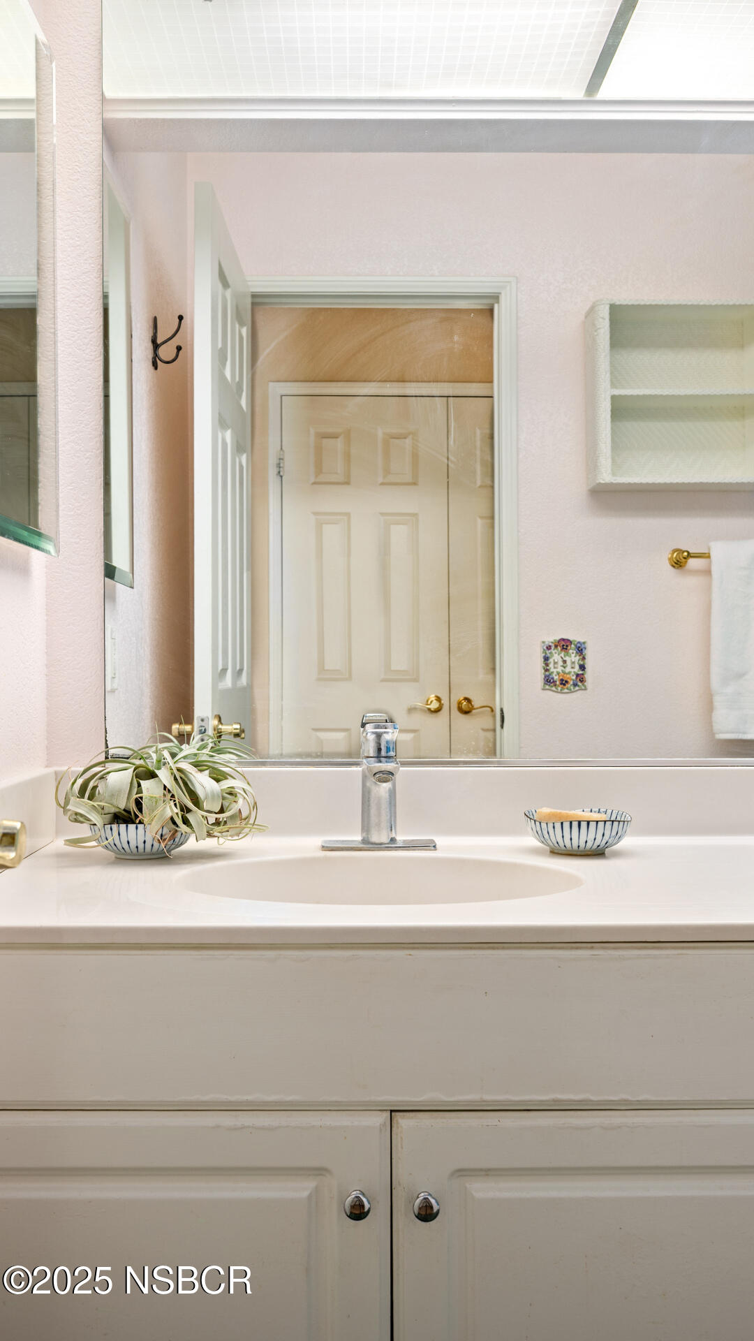 Buellton, California 93427, United States, 3 Bedrooms Bedrooms, ,2 BathroomsBathrooms,Residential,Active,184410