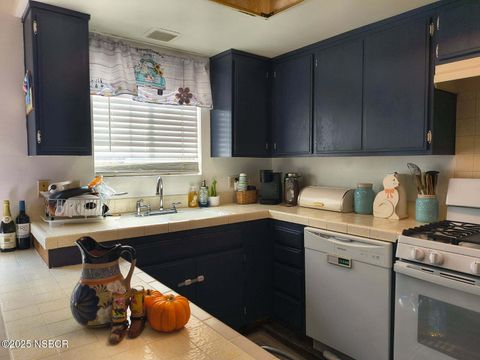 Photo of 413 E Park Avenue #C3, Santa Maria, CA 93454 (MLS # 25002007)