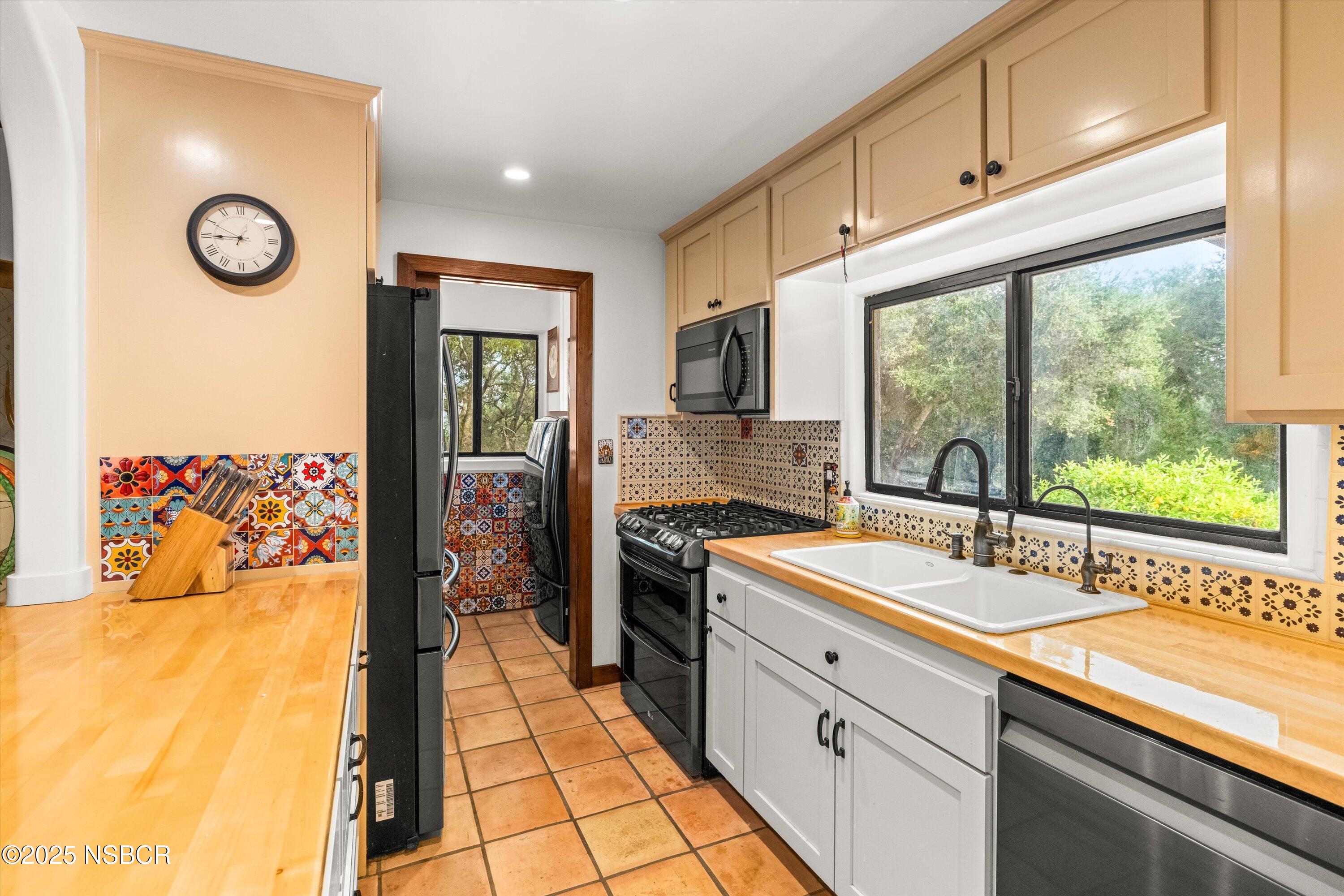 Santa Ynez, California 93460, United States, 4 Bedrooms Bedrooms, ,3 BathroomsBathrooms,Residential,Active,21814