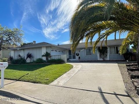 Photo of 218 Highland Drive, Santa Maria, CA 93455 (MLS # 25002285)