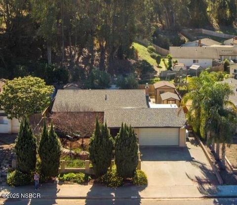 Photo of 1112 E Hickory Avenue, Lompoc, CA 93436 (MLS # 25002247)