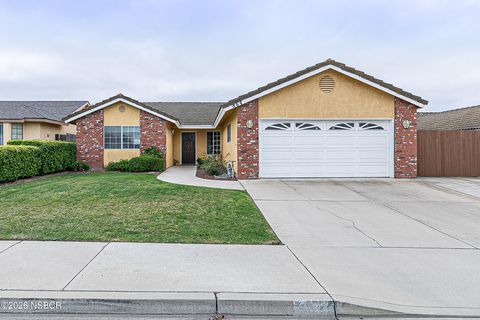 Photo of 864 Sunshine Court, Santa Maria, CA 93455 (MLS # 26000525)