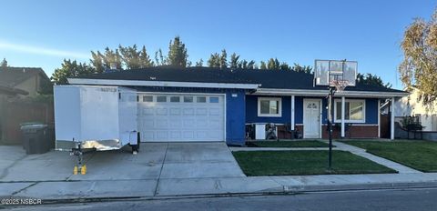 Photo of 726 Blue Ridge Drive, Santa Maria, CA 93455 (MLS # 25002319)