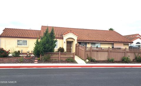 Photo of 715 Hawthorn Street, Santa Maria, CA 93458 (MLS # 26000951)