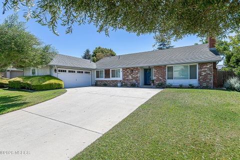 Photo of 1414 Oak Knoll Road, Santa Maria, CA 93455 (MLS # 26001868)