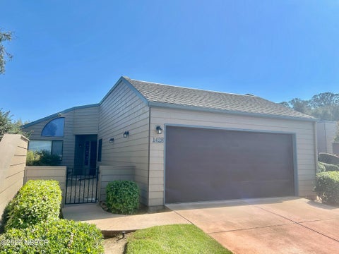 Photo of 1428 Oakridge Park Road, Santa Maria, CA 93455 (MLS # 26001953)