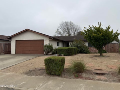 Photo of 1116 W Cherry Avenue, Lompoc, CA 93436 (MLS # 26001085)