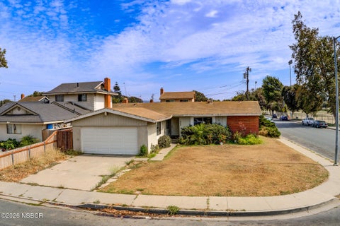 Photo of 606 W Albert Street, Santa Maria, CA 93458 (MLS # 26001414)