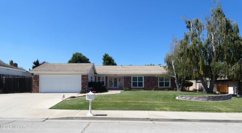 Photo of 1040 Foxenwood Drive, Santa Maria, CA 93455 (MLS # 26001820)