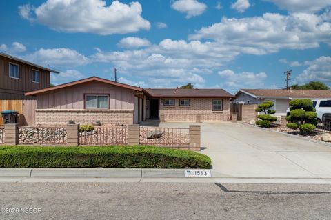 Photo of 1513 W Lemon Avenue, Lompoc, CA 93436 (MLS # 26000712)