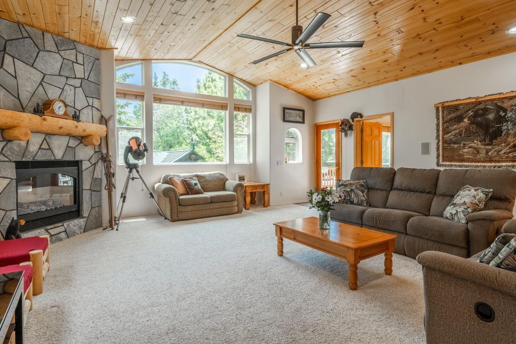 Photo of 372 Wagon Wheel Drive, Mammoth Lakes, CA 93546 (MLS # 250451)