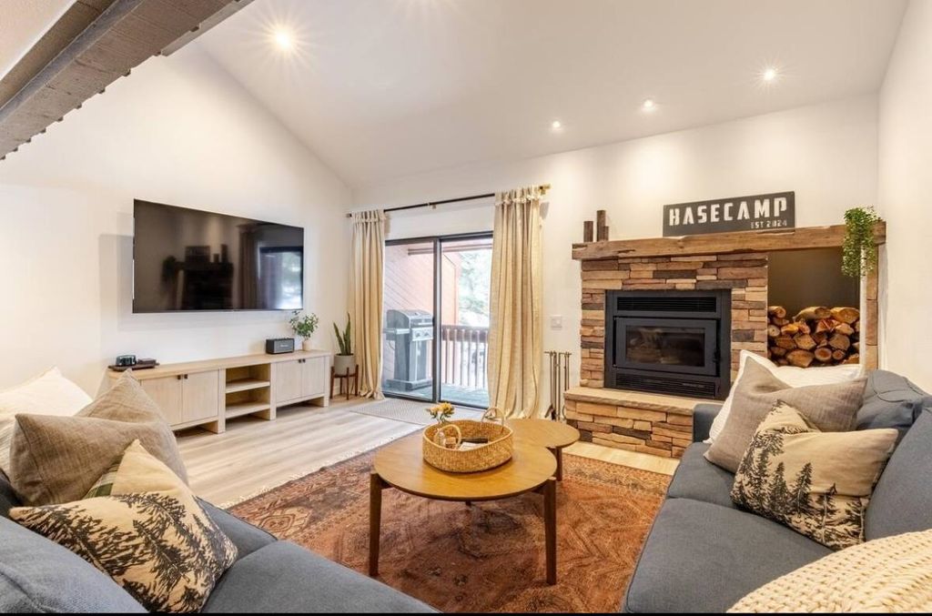 Photo of 25 Santiago #25, Mammoth Lakes, CA 93546 (MLS # 250729)