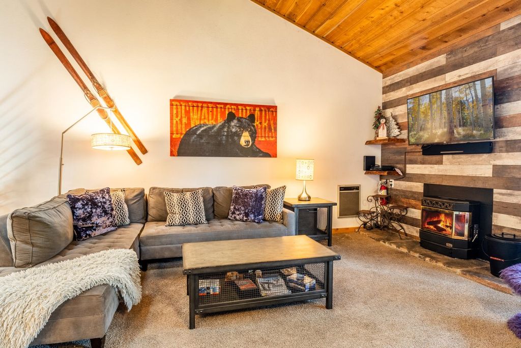 Photo of 30 Sunshine #30, Mammoth Lakes, CA 93546 (MLS # 250602)