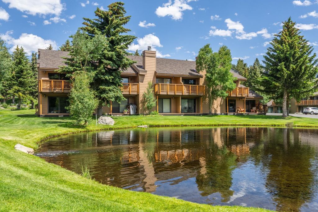 Photo of 315 Fascination Rd #315, Mammoth Lakes, CA 93546 (MLS # 250514)