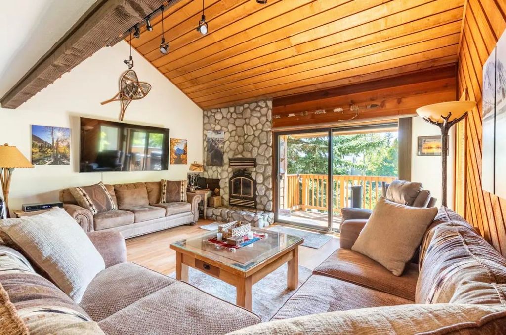 Photo of 315 Fascination Rd #315, Mammoth Lakes, CA 93546 (MLS # 250514)