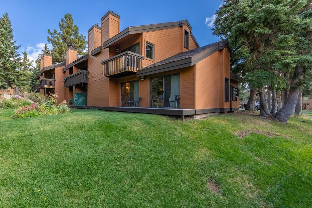 Photo of 61 Gold Hill #61, Mammoth Lakes, CA 93546 (MLS # 250699)