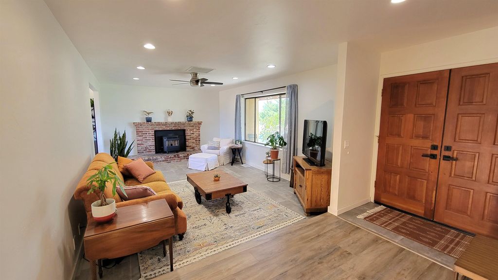 Photo of 150 Mary Lane, Bishop, CA 93514 (MLS # 250539)