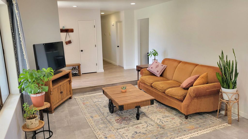 Photo of 150 Mary Lane, Bishop, CA 93514 (MLS # 250539)