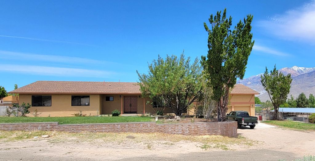 Photo of 150 Mary Lane, Bishop, CA 93514 (MLS # 250539)