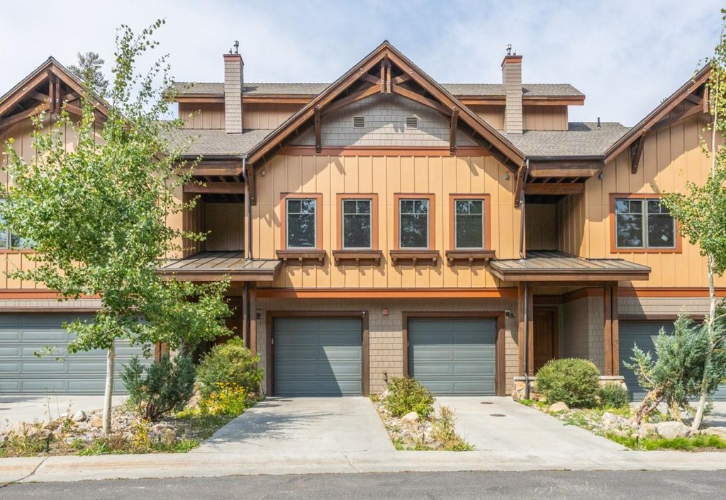Photo of 1295 West Bear Lake Dr #22, Mammoth Lakes, CA 93546 (MLS # 250667)