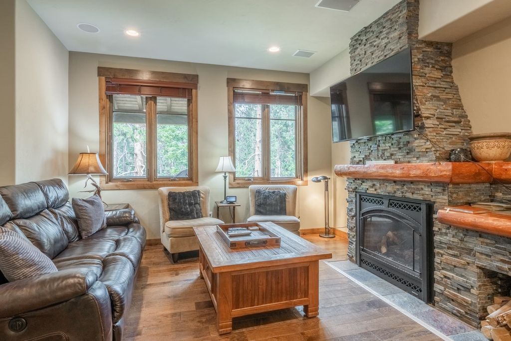 Photo of 1295 West Bear Lake Dr #22, Mammoth Lakes, CA 93546 (MLS # 250667)