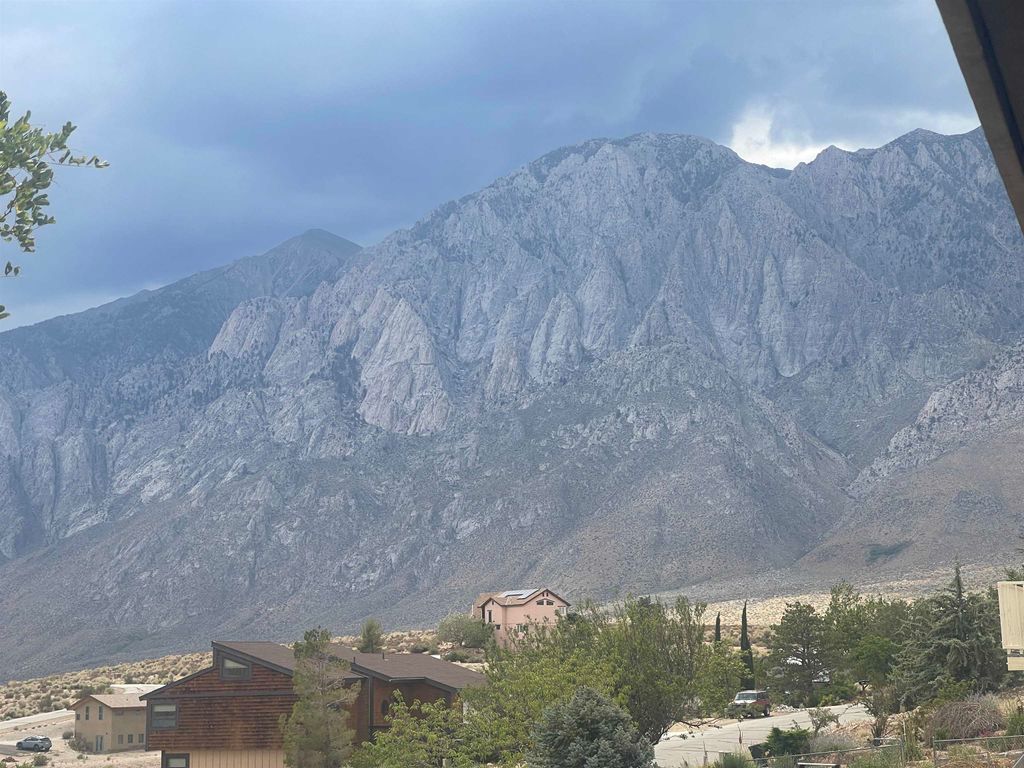 Photo of 117 Summit Rd, Bishop, CA 93514 (MLS # 250680)