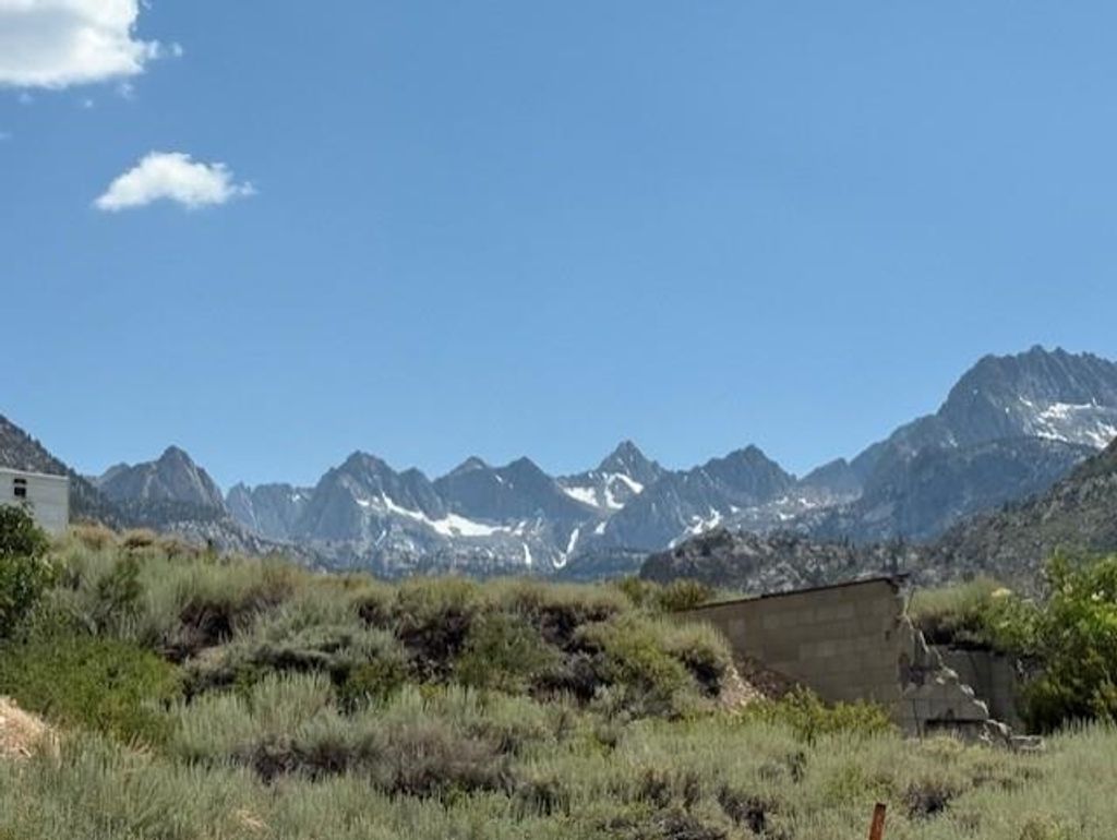 Photo of 106 Manzanita Road #28, Bishop, CA 93514 (MLS # 250542)