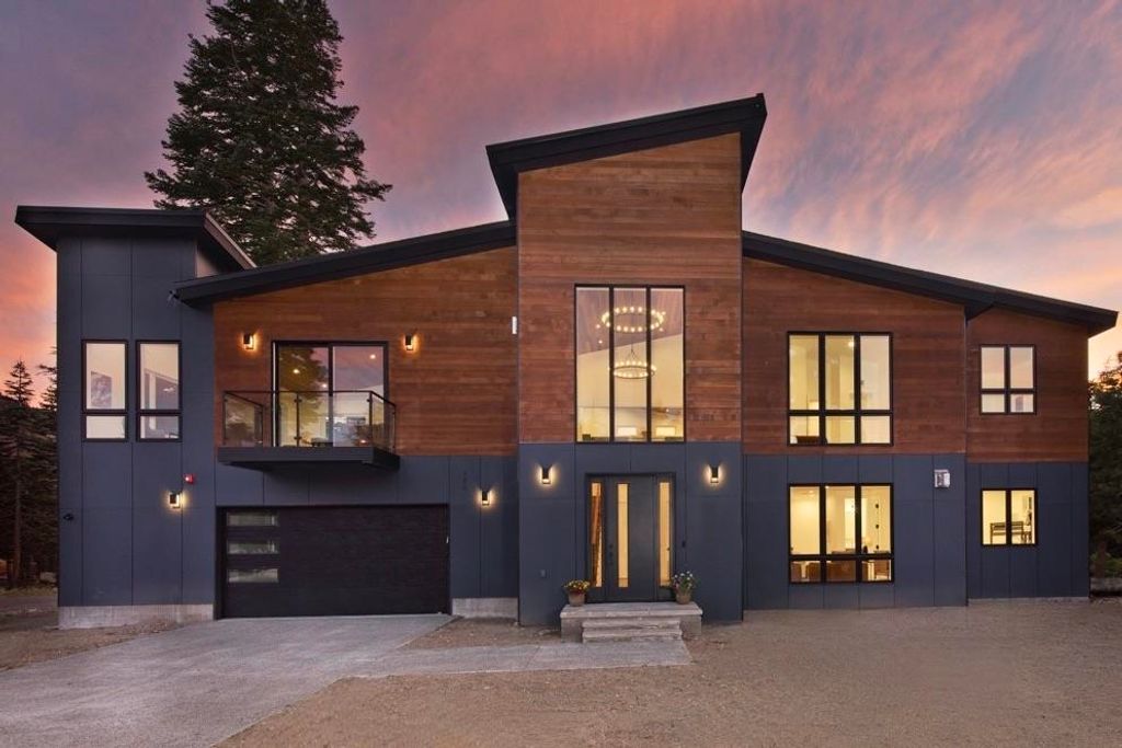 Photo of 380 Pine St, Mammoth Lakes, CA 93546 (MLS # 240528)