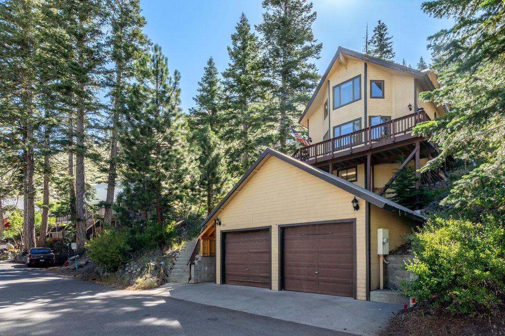 Photo of 203 Lakeview Drive, June Lake, CA 93529 (MLS # 250580)