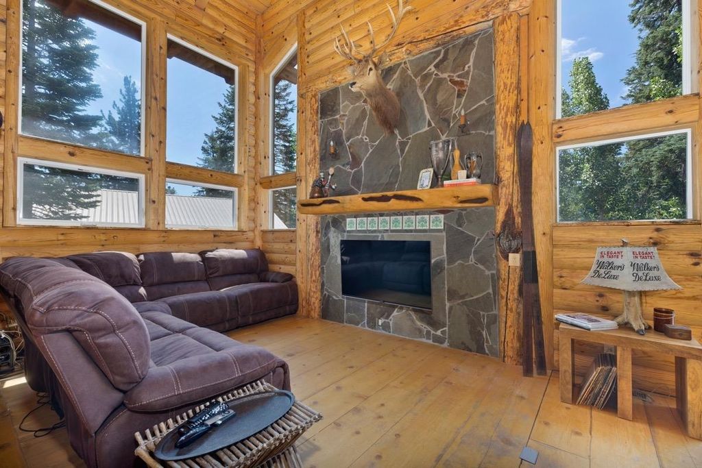 Photo of 464 Canyon Blvd, Mammoth Lakes, CA 93546 (MLS # 250470)