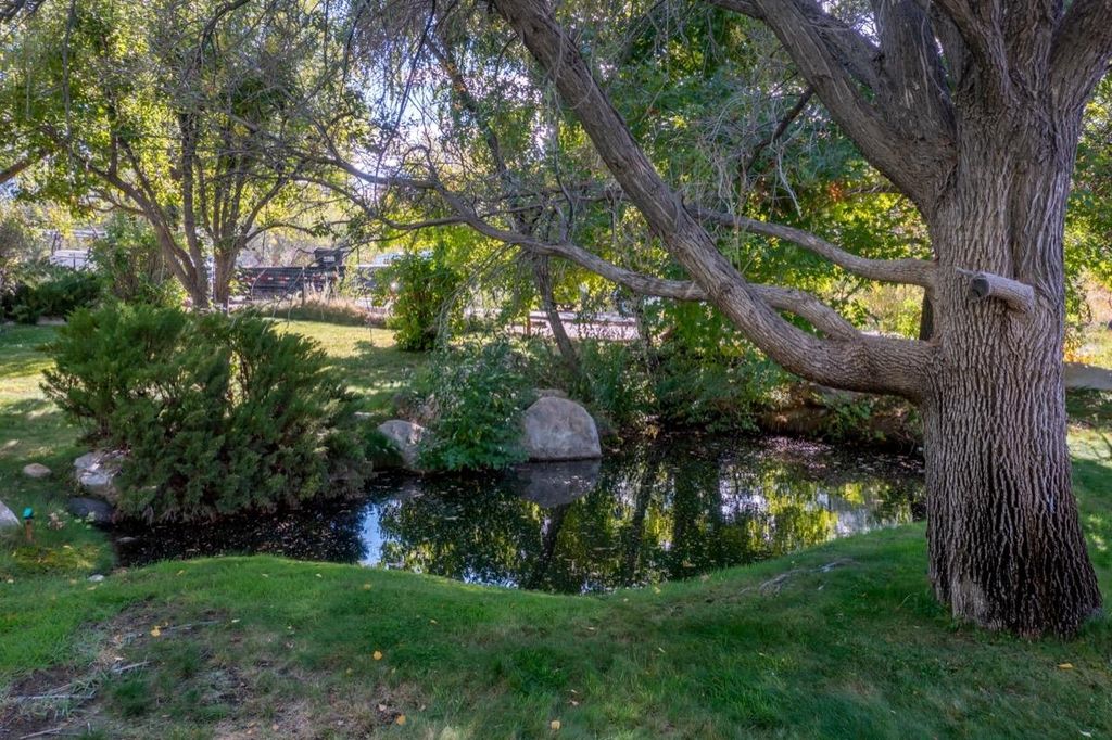 Photo of 16 Aurora Cir, Bishop, CA 93514 (MLS # 250707)