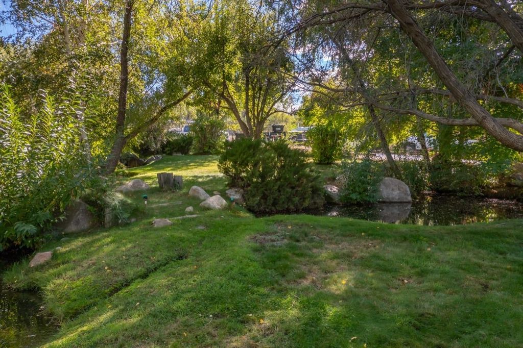 Photo of 16 Aurora Cir, Bishop, CA 93514 (MLS # 250707)