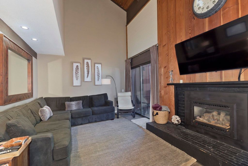Photo of 248 Mammoth Slopes Drive #122 Drive, Mammoth Lakes, CA 93546 (MLS # 250733)