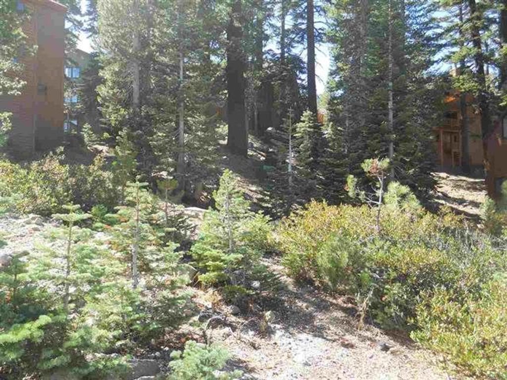 Photo of 111 Aspen Lane #70, Mammoth Lakes, CA 93546 (MLS # 250598)