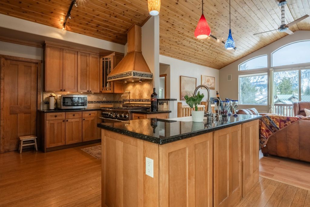 Photo of 323 Wagon Wheel Rd, Mammoth Lakes, CA 93546 (MLS # 250439)