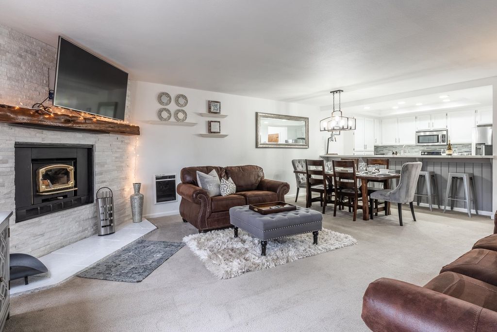 Photo of 435 Lakeview #91 Blvd, Mammoth Lakes, CA 93546 (MLS # 250540)