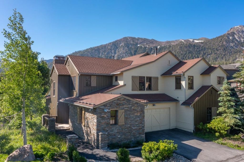 Photo of 1185 Pyramid Peak Dr #1185, Mammoth Lakes, CA 93546 (MLS # 250646)