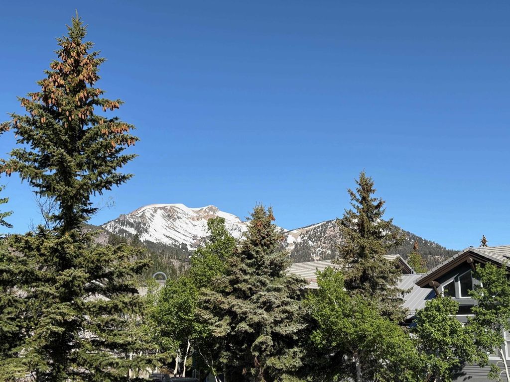 Photo of 930 Links Way #930, Mammoth Lakes, CA 93546 (MLS # 250363)
