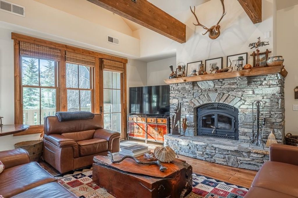 Photo of 1126 Pyramid Peak Dr #1126, Mammoth Lakes, CA 93546 (MLS # 250146)